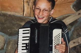 Tak w dzieciństwie wyglądał Kuba Urbański z zespołu Playboys! Nie uwierzysz, jak się zmienił