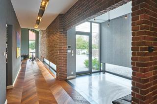 Dom pod nowoczesną strzechą