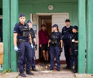 Chaos na Osiedlu Przyjaźń. Policja zatrzymała mieszkańca domku. „Wyciągnęli go siłą”