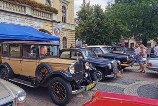 Klasyki motoryzacji na Rynku w Ostrowie Wielkopolskim