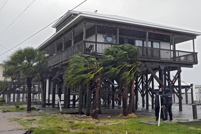 Huragan Debby wyrzucił na plaże kokainę wartą milion