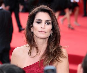 58-letnia Cindy Crawford jak dynamit! Boska prawie emerytka w bikini