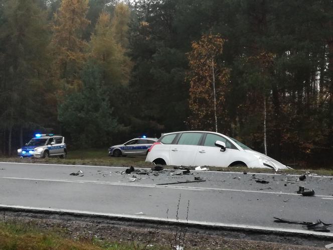 Ploski. Wypadek na DK 19. Opel zderzył się z peugeotem. Jedna osoba ranna