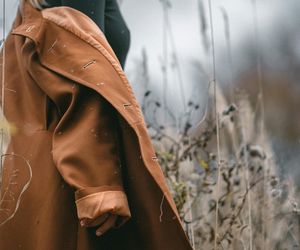 Te kolory będą rządzić jesienią i zimą 2025/26. Sprawdź, czy masz je w swojej szafie 