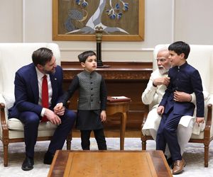 Rozmowy pokojowe w Delhi. Wiceprezydent USA Vance: Rosja i Ukraina będą musiały dokonać wymiany terytoriów.