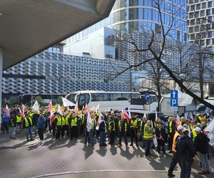 Protest hutników pod Węglokoksem w Katowicach. Co innego nam mówią, a co innego robią