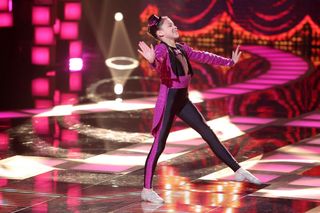  Angele Villanueva - Mali Giganci