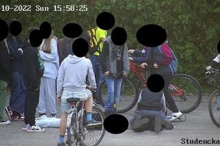 Pijane nastolatki pobiły się na terenie szkoły. Zabrało je pogotowie