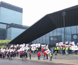 Protest Solidarności w Katowicach przed MCK. Chodzi o konferencję klimatyczną PRECOP