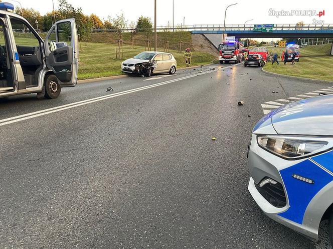 Motocyklista huknął w samochód. Tragiczny wypadek w Żorach