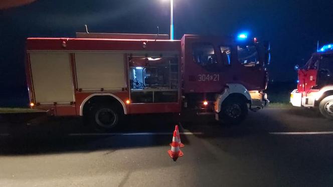 Zderzenie dwóch aut w Wojnowie! Kierowcy byli uwięzieni w środku [ZDJĘCIA]