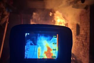 Nocny pożar na Sienkiewicza w Lesznie. Możliwe, że to było podpalenie [ZDJĘCIA]