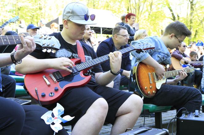 W Lublinie rozbrzmiało „Hey Joe” na ponad sto gitar!