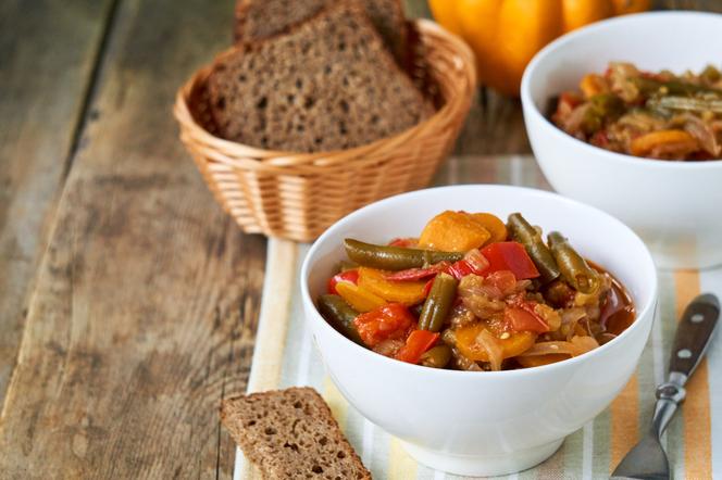 Leczo z fasolką szparagową - przepis na danie do słoika