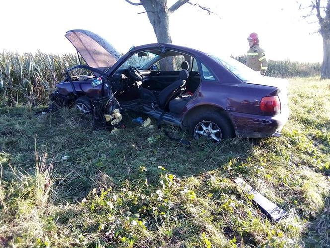 Samochód wypadł z drogi i dachował. Groźny wypadek pod Wrocławiem