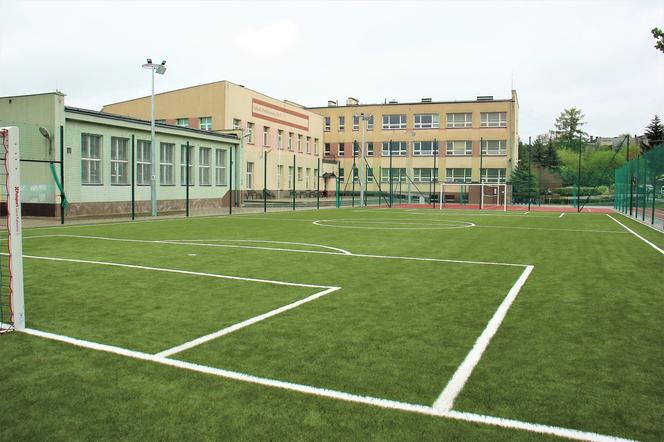 Nowy kompleks boisk przy szkole na Baranówku