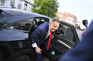 Karol Nawrocki przyjechał do TVP. Symboliczny gest i mocne wsparcie z zaplecza