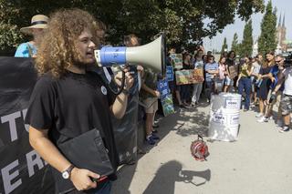 Wrocławianie protestowali przeciwko zatruwaniu rzek  