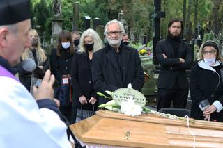 Pogrzeb matki Andrzeja Seweryna. U aktora pojawił się uśmiech [ZDJĘCIA]