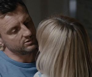 M jak miłość odc. 1883. Dorota (Iwona Rejzner), Bartek (Arkadiusz Smoleński)