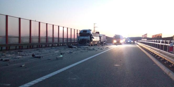 Wypadek śmiertelny na S7 w Jaworzni koło Kielc. Zginął 26-letni mężczyzna!