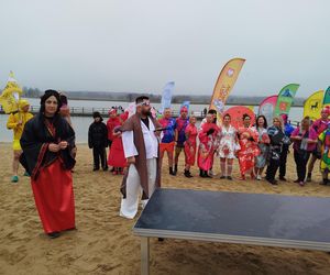 Mazowieckie Morsy otworzyły sezon morsowania 2025/2026 nad zalewem w Siedlcach