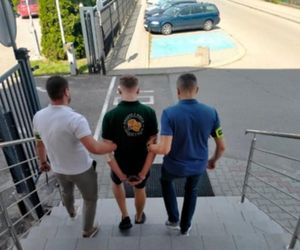 Zniszczone radiowozy po pościgu Wierzbna