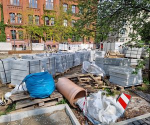 Tak teraz wygląda plac Wolności w Bydgoszczy. Powrót kwiaciarek ponownie opóźniony