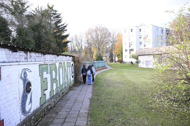 Porywacze dzieci grasują w Warszawie?! „Próbowali nakłonić 9-latka, żeby wsiadł do auta”. Rodzice przerażeni