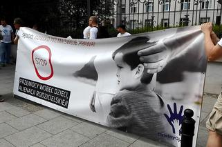 Domagają się równego traktowania przez sądy. W Warszawie odbyła się manifestacja ojców [WIDEO, AUDIO]