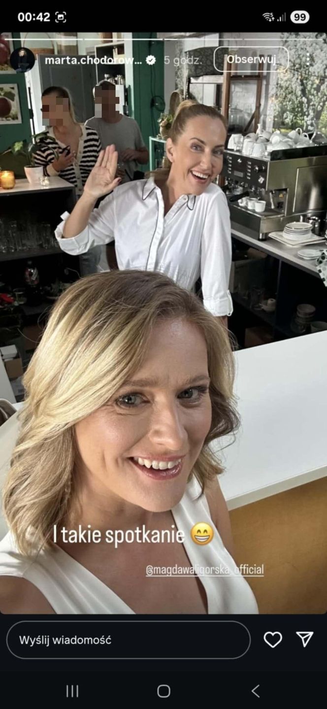 M jak miłość. Julia (Marta Chodorowska), Viola (Magdalena Waligórska) na planie