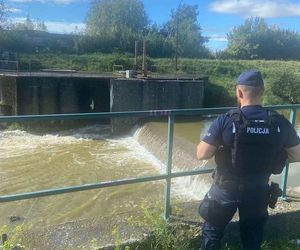 Ratownicy z Kielc i świętokrzyskiego pomagają powodzianom