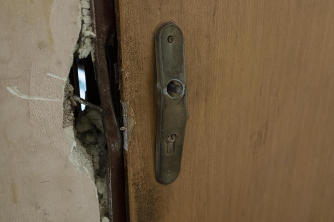 Nysa: To w tym mieszkaniu Dawid G. spędził miesiąc ze zwłokami