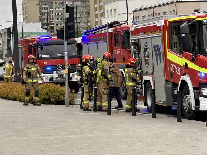 Pożar w metrze! Ewakuacja pasażerów, 5 stacji zamkniętych