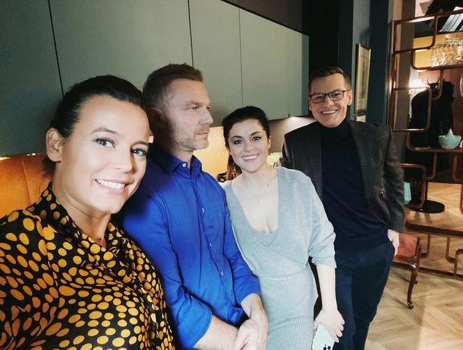 M jak miłość. Magda (Anna Mucha), Andrzej Budzyński (Krystian Wieczorek), Kinga (Katarzyna Cichopek), Piotrek (Marcin Mroczek)