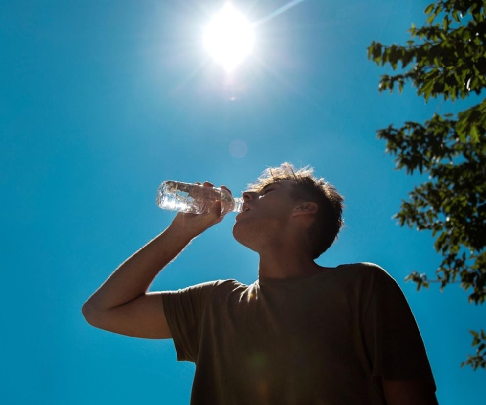 Tych napojów unikaj podczas upałów. Mogą przynieść więcej złego niż dobrego.