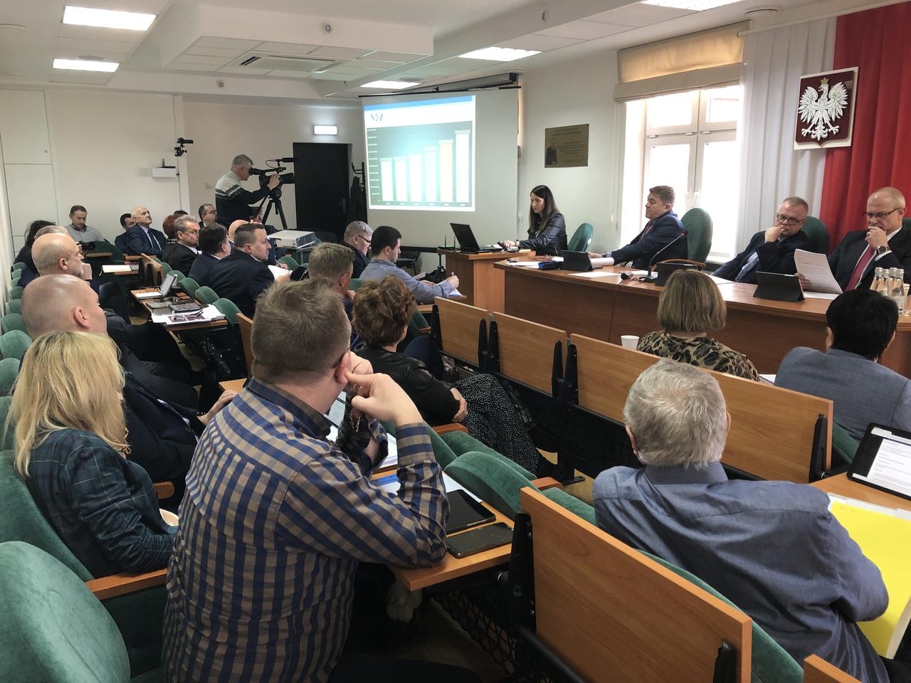 Ogromny dług szpitala ciągle rośnie. Co się tam dzieje? Radni zwołali specjalną sesję