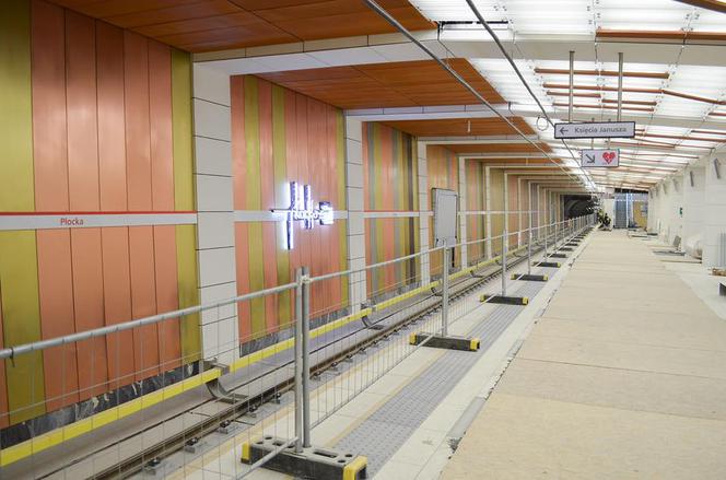 Trzaskowski pokazał nowe stacje metra