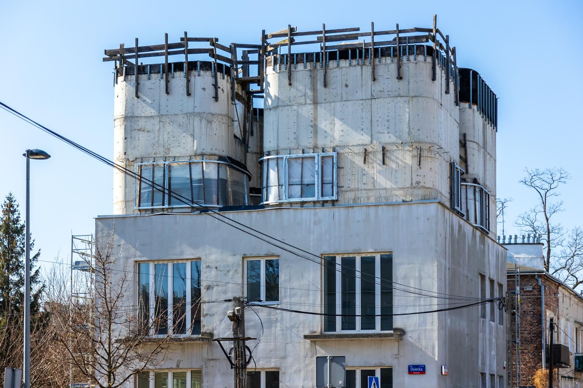 Nadbudowa kamienicy na Gocławku w Warszawie