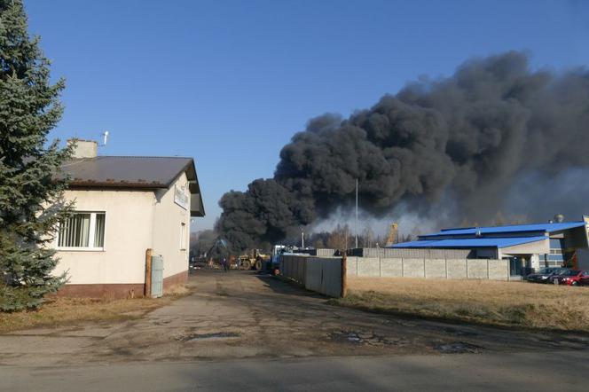Gigantyczna chmura dymu nad Koziegłowami! Co się stało? 
