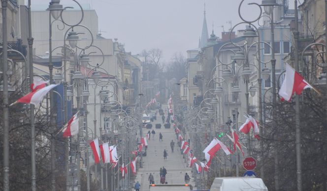 Biało-czerwone flagi na ulicach Kielc