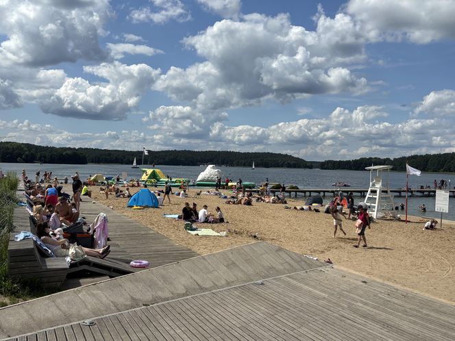 Wakacyjny patrol Eska Summer City na olsztyńskiej Plaży Miejskiej