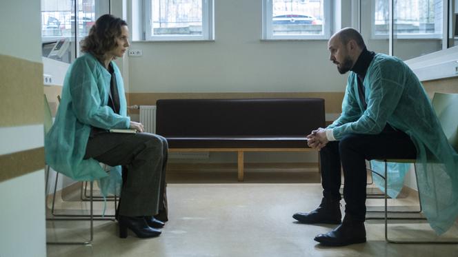 Kod genetyczny odc. 3. Tomasz Skowroński (Adam Woronowicz), Joanna (Julia Kijowska)