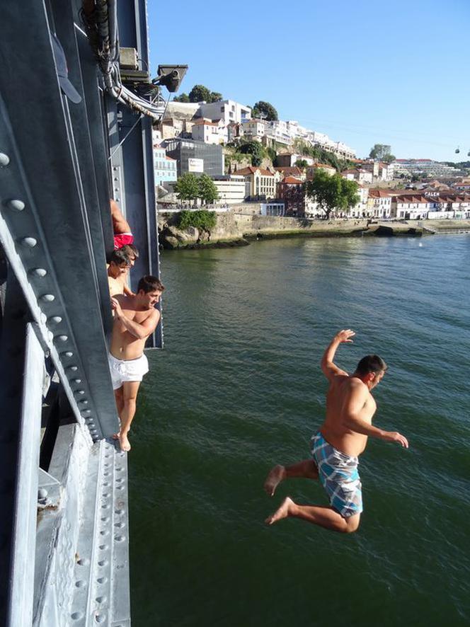 Porto skoki z mostu
