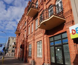 To najpiękniejsza kamienica w Białymstoku. Ceglana fasada z XIX wieku błyszczy do dziś