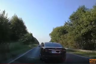 Śląskie: Kierowca Jaguara myśli, że w takim samochodzie wszystko mu wolno [WIDEO]