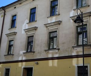 To jeden z najsłynniejszych budynków w Krakowie. W PRL-u stał się własnością państwa