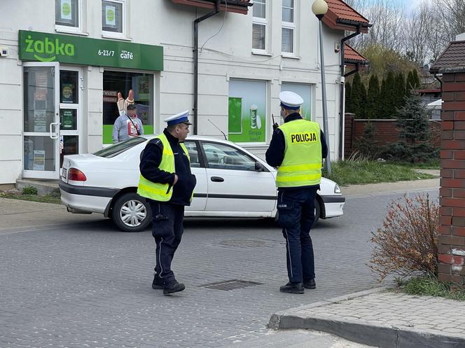 Koszmar na Bielanach. Toyota gruchnęła w pieszego. Polała się krew