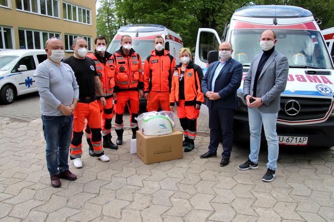 Medycy z Pogotowia Ratunkowego w Kraśniku otrzymali sprzęt do dezynfekcji karetek