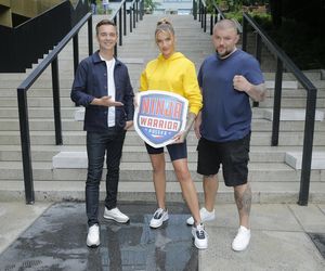 Juras i Mielewski pocieszają (?) wyrzuconą z pracy Gilon. Zjem twoje batoniki i nie ma tego złego